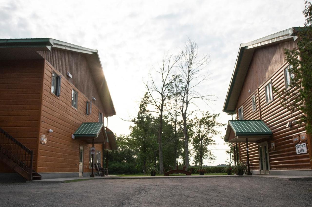 Chalets Et Spa Lac Saint-Jean Чемборд Екстер'єр фото