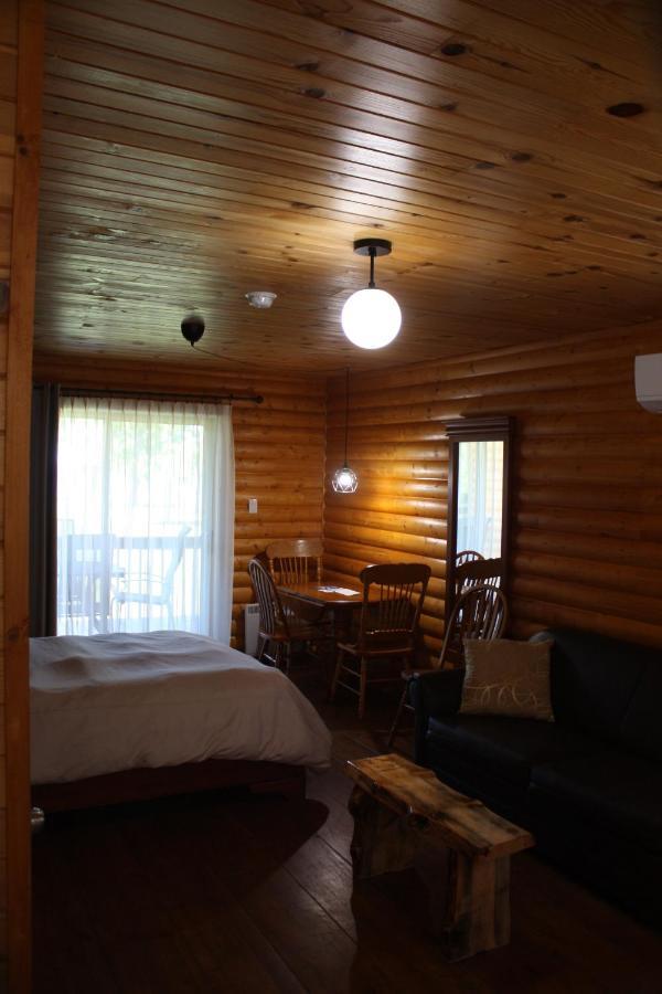 Chalets Et Spa Lac Saint-Jean Чемборд Екстер'єр фото