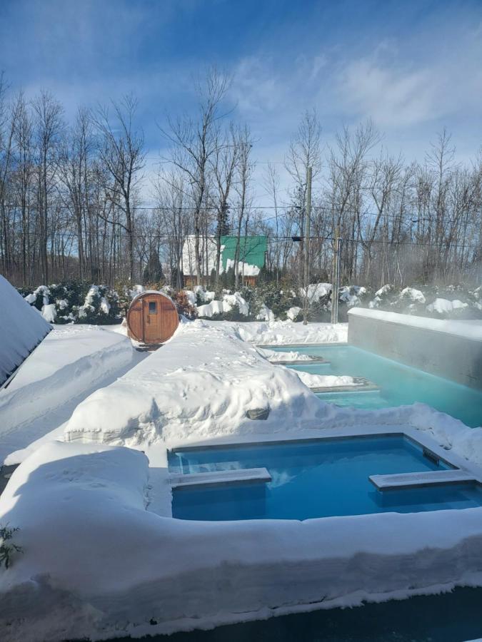 Chalets Et Spa Lac Saint-Jean Чемборд Екстер'єр фото